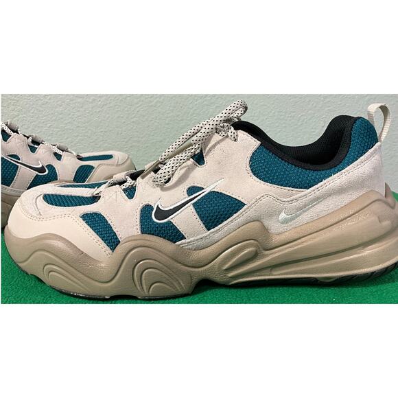 Men's Nike Tech Hera Size 12 New in Box FJ9532-110 Lt Orewood Brown/Black - Picture 1 of 11